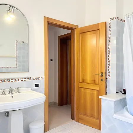 S326 - Sirolo, Accogliente Bilocale Comodo Ai Servizi *