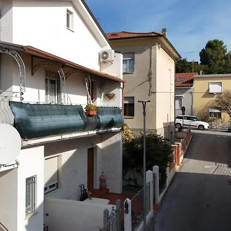 S326 - Sirolo, Accogliente Bilocale Comodo Ai Servizi